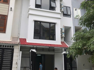 Chính chủ cho thuê nhà mặt phố làm văn phòng 2