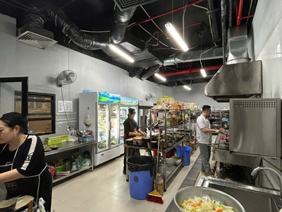 Chính chủ sang nhượng gấp mặt bằng nhà hàng 3 mặt tiền -300m2 dưới chân chung cư hoàng huy 1