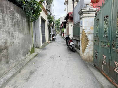 Cần bán 50m2 đất thôn Thuận Tốn, Bát Tràng. Đường 2,5m, cách 15m ra đường ô tô tránh đỗ 3