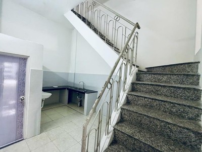 Xe hơi đỗ cửa, 40m2 trệt lầu chắc chắc, bên hông CV Lê Thị Riêng - 1 BƯỚC SÁNG QUẬN 10. 2