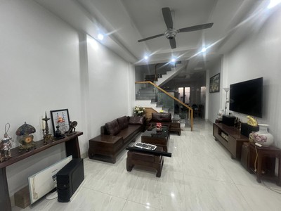 Bán nhà độc lập dân xây ngõ oto đỗ cửa đường Phương Lưu 5