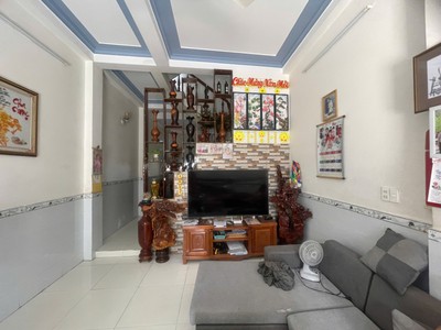 Nhà 3 tầng võ văn hát gần đh tài chính marketing giá chỉ 5.3 tỷ 0