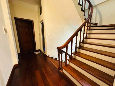 Nhà riêng võng thị/ tây hồ- dt 50m2 x 5 tầng- 3 mặt thoáng- ô chờ thang máy- 9.x tỷ 3