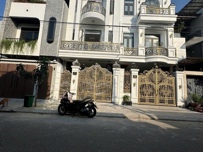 Nhà 3 tầng mới đẹp, nam hoà xuân, gần lô góc và nhìn sang đảo nổi kim cương. 1