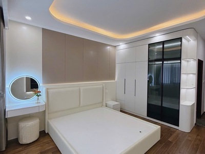 Bán nhà ngọc thuỵ 45m x 7t thang máy, gara oto tránh, giá 14t5 còn tl. 3