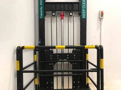 Thang Nâng Thủy Lực Dẫn Hướng 1