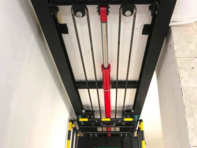 Thang Nâng Thủy Lực Dẫn Hướng 3