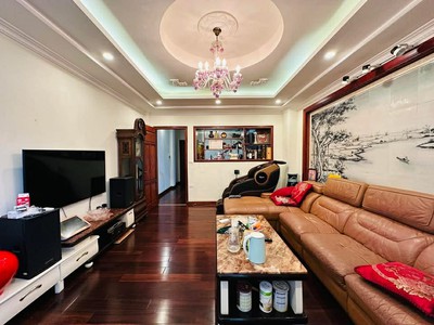 Nhà riêng võng thị/ tây hồ- dt 50m2 x 5 tầng- 3 mặt thoáng- ô chờ thang máy- 9.x tỷ 0