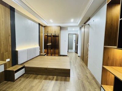 Còn đâu phân khúc nhỉnh 10 tỷ ô tô tránh, vào nhà 38m2 7 tầng phố sài đồng 2