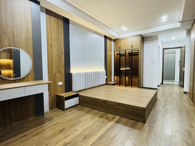 Còn đâu phân khúc nhỉnh 10 tỷ ô tô tránh, vào nhà 38m2 7 tầng phố sài đồng 3