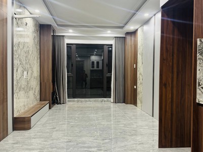 Hiếm phân khúc nhỉnh 10 tỷ phố sài đồng 38m2 7 tầngthang máy, ô tô tránh 3