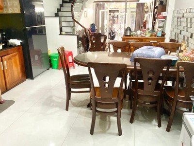 Nhà chính chủ gửi bán 1 sẹc đ.số 30 hxt 93m2 5 tầng mới dt 20 triệu gần chợ hơn 9 tỷ 4