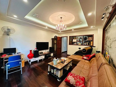 Nhà riêng võng thị/ tây hồ- dt 50m2 x 5 tầng- 3 mặt thoáng- ô chờ thang máy- 9.x tỷ 2