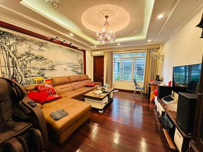 Nhà riêng võng thị/ tây hồ- dt 50m2 x 5 tầng- 3 mặt thoáng- ô chờ thang máy- 9.x tỷ 1