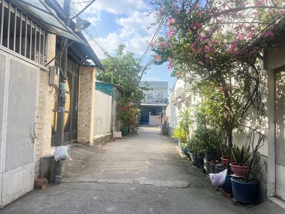 Bán nhà 3 tầng 4pn linh đông hẻm xe hơi, 52m ở ngay chỉ 2.65 tỷ cực rẻ 0