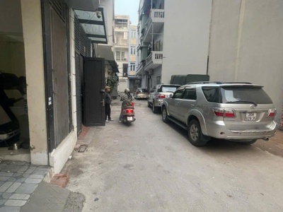 Cho thuê nhà đại đồng, vĩnh hưng 3 tầng x 66m2, 4 ngủ, 3 wc 13 triệu/th 0