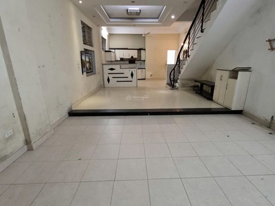 Cho thuê nhà đại đồng, vĩnh hưng 3 tầng x 66m2, 4 ngủ, 3 wc 13 triệu/th 3