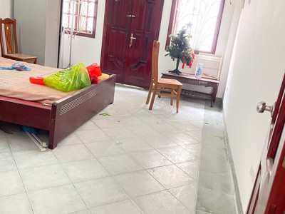 Cho thuê nhà ngõ đặng tiến đông, 45m  x 4 tầng, 3 ngủ, 4 vệ sinh, giá 14 triệu 0