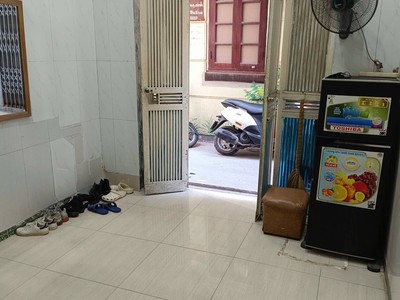 Cho thuê nhà ngõ khâm thiên, 18m x 4 tầng, 3 ngủ, giá 8 triệu 1