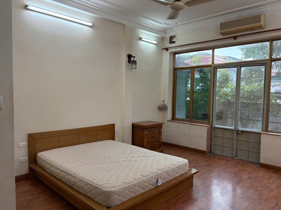 Cho thuê nhà mặt đê nguyễn khoái, 50m x 4 tầng, 12 triệu 4