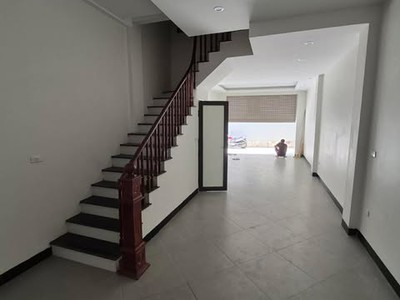 Nhà mặt phố ô tô tránh, mới xây xong, kinh doanh sầm uất, tiềm năng tăng giá tốt. 4