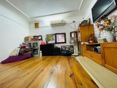 Bán nhà ngõ thịnh hào1. 28m2. 4 tầng. mặt tiền 3.9m. giá 13 tỷ đống đa hà nội 3