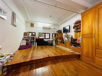 Bán nhà ngõ thịnh hào1. 28m2. 4 tầng. mặt tiền 3.9m. giá 13 tỷ đống đa hà nội 2