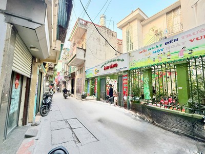 Bán nhà ngõ quỳnh 28/34m2. 4 tầng. mặt tiền 2.5m. giá 8 tỷ hai bà trưng hà nội 0