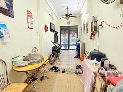 Bán nhà ngõ quỳnh 28/34m2. 4 tầng. mặt tiền 2.5m. giá 8 tỷ hai bà trưng hà nội 1