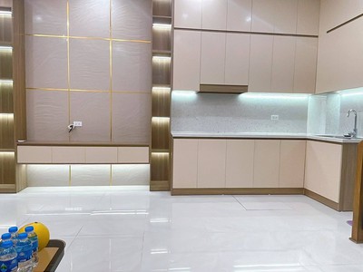 Bán nhà trường chinh-32m 5 tầng 5mmt-ôto đỗ cửa-gần ngã tư sở, bv đại học y- giá 9,18 tỷ còn thương 1