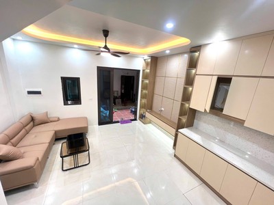 Bán nhà trường chinh-32m 5 tầng 5mmt-ôto đỗ cửa-gần ngã tư sở, bv đại học y- giá 9,18 tỷ còn thương 0