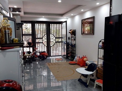 Tập thể tầng 1 hoàng quốc việt dt 45/60m 6,5 tỷ ô tô đỗ cửa,kinh doanh 0