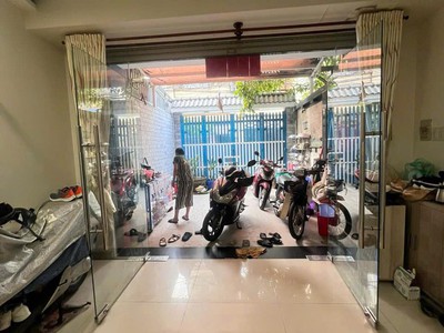 xe hơi đậu cửa nguyễn thị tần p2q8 / 4,2m x 26m 106,2m2 đất 4