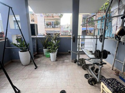 xe hơi đậu cửa nguyễn thị tần p2q8 / 4,2m x 26m 106,2m2 đất 2