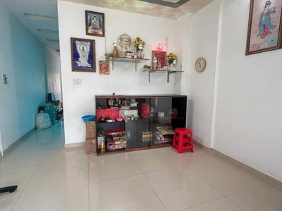 xe hơi đậu cửa nguyễn thị tần p2q8 / 4,2m x 26m 106,2m2 đất 1