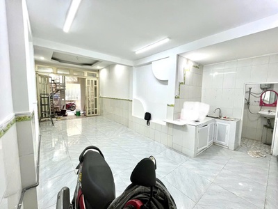 Cho thuê nhà hẻm riêng Kha Vạn Cân, 1 trệt 1 lầu 2PN, 2WC, có bếp máy lạnh Thủ Đức 2