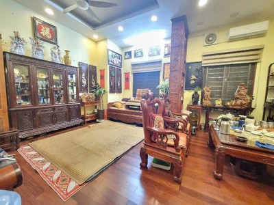 Hộ khẩu phố cổ-Biệt thự 6 tầng-Thang Máy chạy vù vù-Oto-42m2-Công chứng ở luôn 2