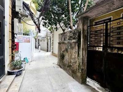 Chủ nhà cần bán gấp căn 55m2 , chuyển về nơi khác sinh sống , nhà bán tại yên hòa , cầu giấy . 0