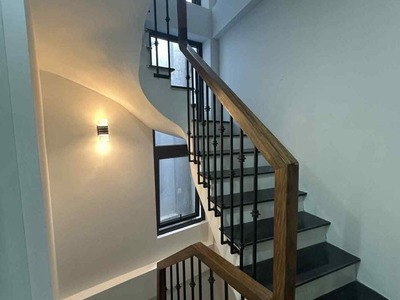 Trung tâm cầu giấy phố dương quảng hàm 40m, 6t nhỉnh 9 tỷ- nhà mới thang máy 4