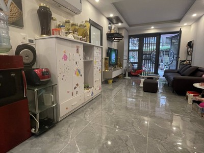 Ô tô đỗ của, tầng 1 tt hoàng quốc việt 45/75m 2pn 2wc, thiết kế cực đẹp, 6.7 tỷ 1