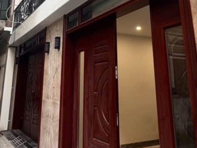 Chủ nhà cần bán gấp căn 55m2 , chuyển về nơi khác sinh sống , nhà bán tại yên hòa , cầu giấy . 1