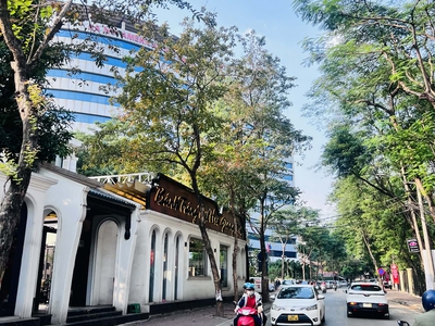 BÁN BIỆT THỰ 205m CẦU GIẤY - 2 Mặt Thoáng - Thang Máy - Ở Chuẩn Sang Tại Làng Quốc Tế Thăng Long 1