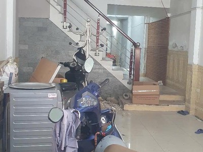 Cho thuê nhà vạn phúc ngõ ô tô, 92m2 x 3 tầng, 12 triệu kd, kho, ở gia đình, nhóm 1