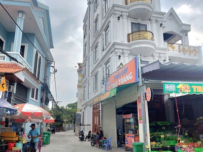 Nhà mặt tiền kinh doanh sầm uất đường số 7,trung tâm long trường nhà 3 tầng thiết kế hiện đại 2