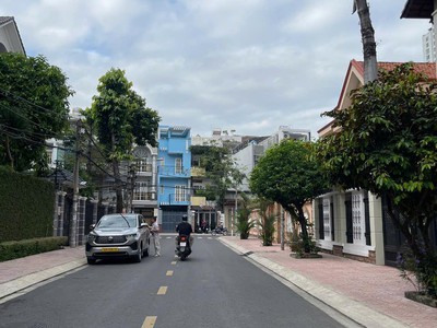 Bán 3 nền đẹp ngang 12m   đối diện công viên   giá chỉ 13.5 tỷ/nền 0