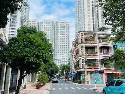 Bán 3 nền đẹp ngang 12m   đối diện công viên   giá chỉ 13.5 tỷ/nền 2