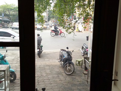 Chính chủ cho thuê mặt bằng 30m tầng 1 mặt đường Hoàng Hoa Thám cửa hàng, văn phòng 10