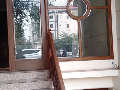 Chính chủ cho thuê mặt bằng 30m tầng 1 mặt đường Hoàng Hoa Thám cửa hàng, văn phòng 3