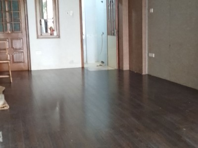 Chính chủ cho thuê mặt bằng 30m tầng 1 mặt đường Hoàng Hoa Thám cửa hàng, văn phòng 4