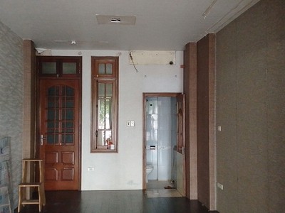 Chính chủ cho thuê mặt bằng 30m tầng 1 mặt đường Hoàng Hoa Thám cửa hàng, văn phòng 6